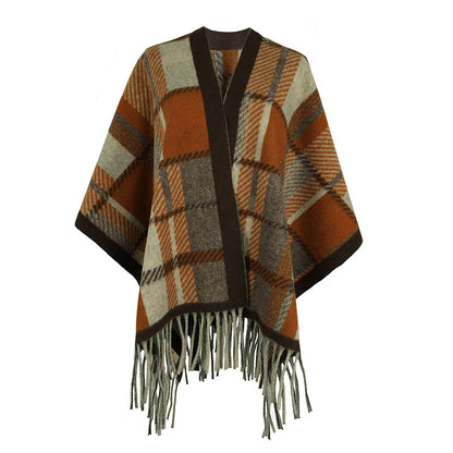 Elegant poncho for women with modern check pattern and fringes Chic and Style