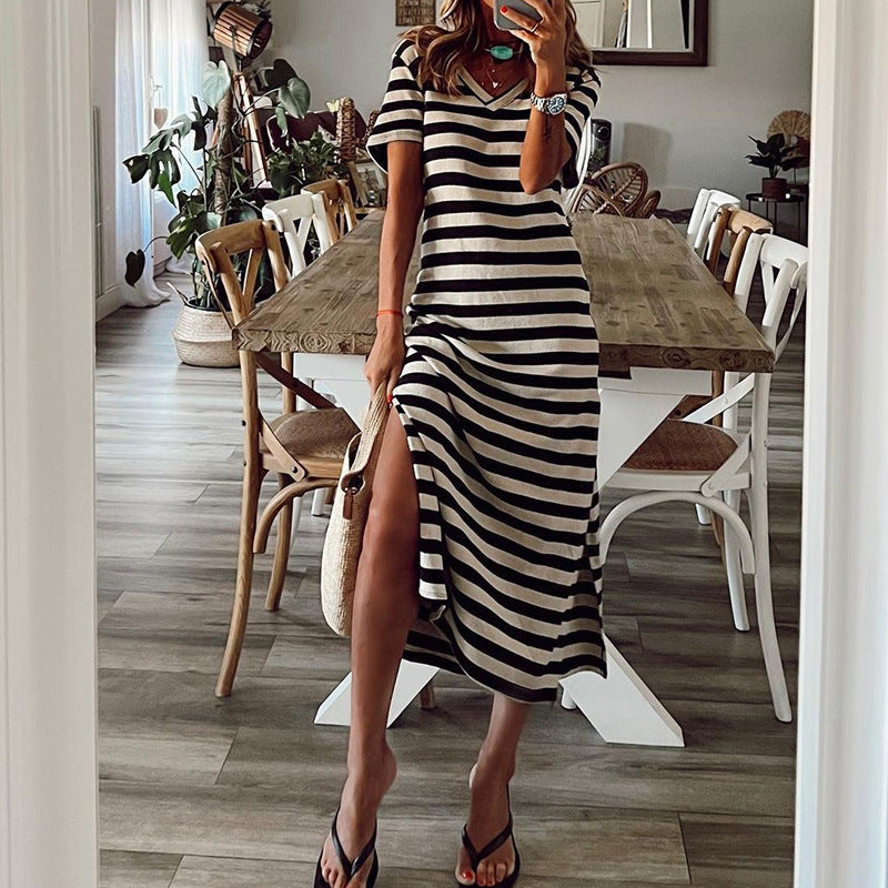 Robe maxi pour femmes avec une fente latérale profonde et un motif à rayures tendance Chic und Stil