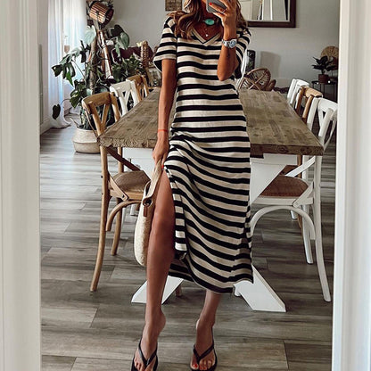 Robe maxi pour femmes avec une fente latérale profonde et un motif à rayures tendance Chic und Stil