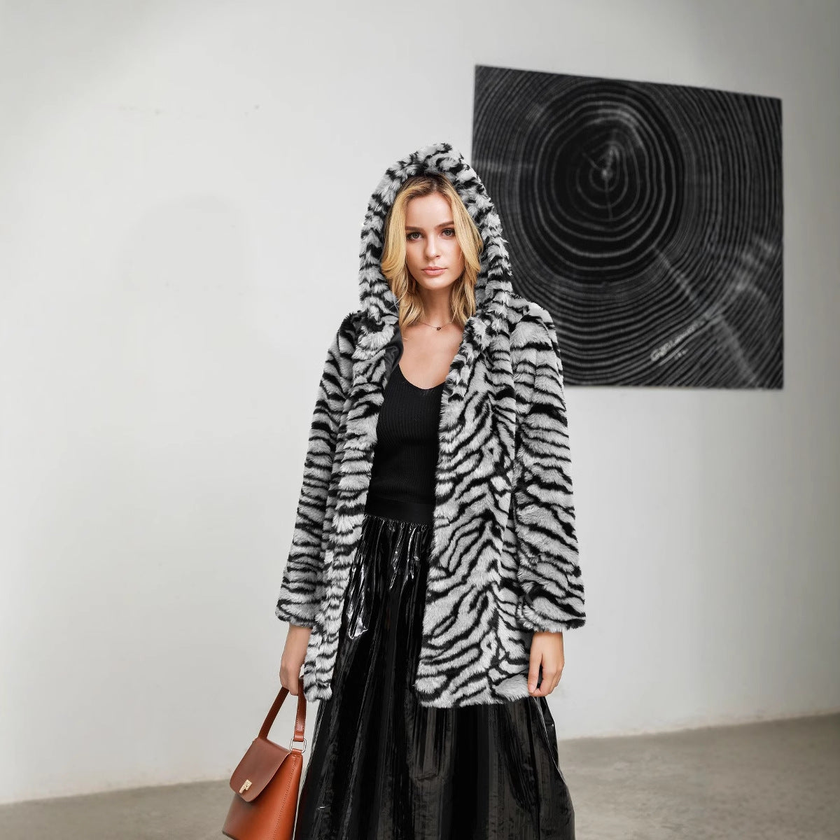 Veste en fausse fourrure pour femmes avec motif à rayures de tigre Chic und Stil
