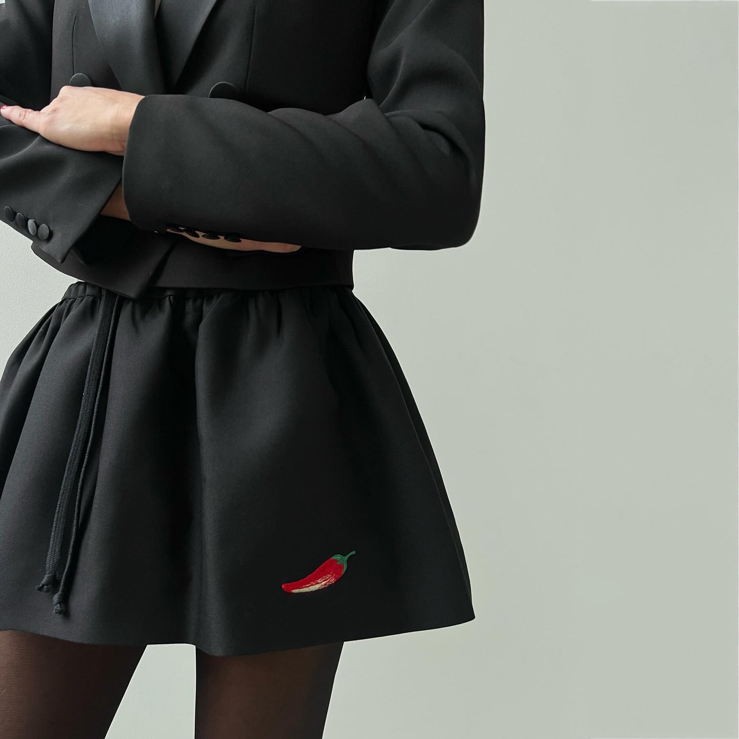 Blazer pour femmes avec une coupe cintrée et une jupe volumineuse Chic und Stil