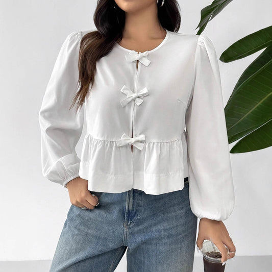 Chemisier femme avec des détails romantiques en volants et un nœud Chic und Stil