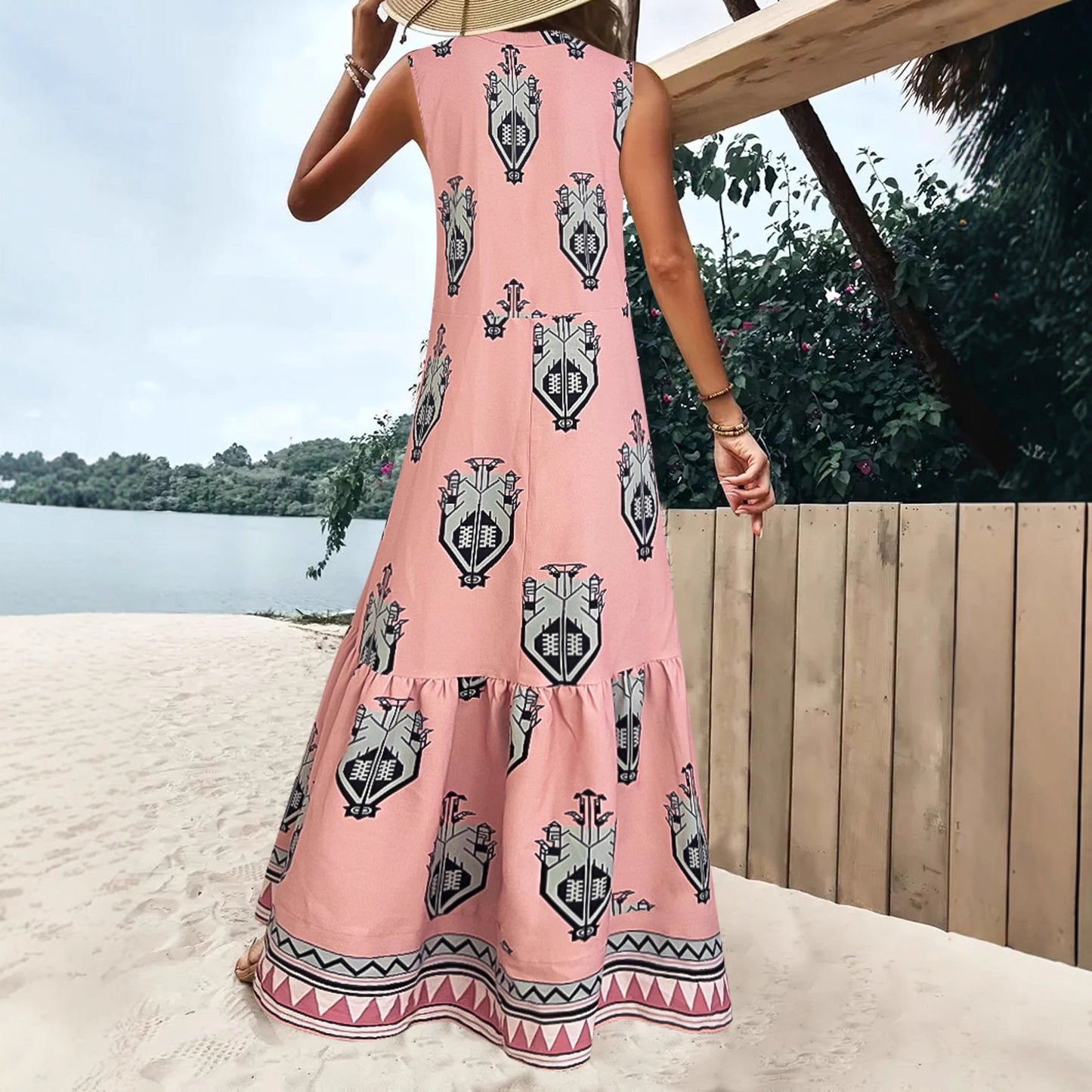 Robe maxi femme avec un élégant motif floral et un décolleté en V profond Chic und Stil