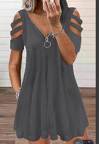 Robe femme avec décolleté en V et épaules dénudées Chic und Stil