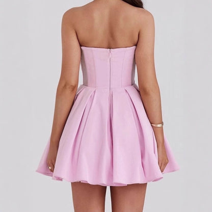 Robe cocktail femme avec décolleté en cœur et jupe flottante Chic und Stil