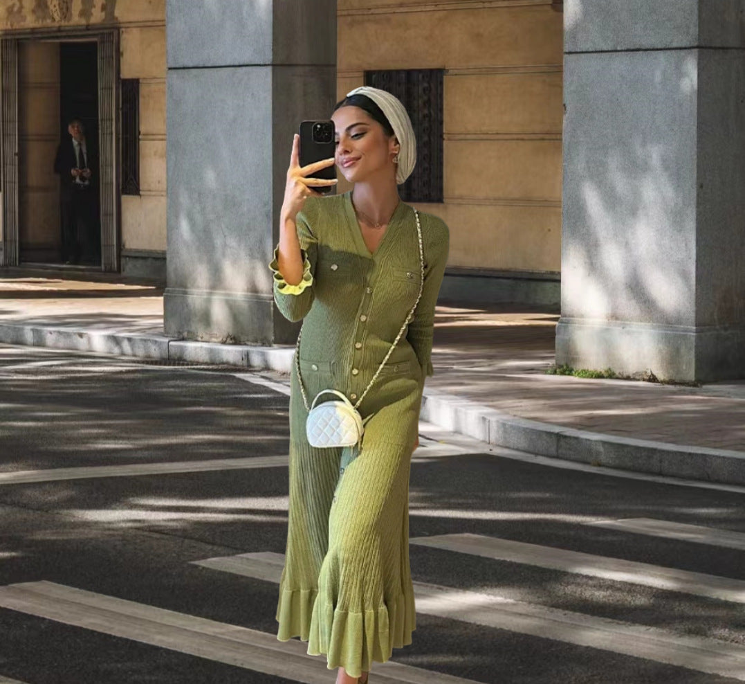 Robe maxi en tricot pour femmes avec patte de boutonnage et décolleté en V tendance Chic und Stil