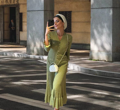 Robe maxi en tricot pour femmes avec patte de boutonnage et décolleté en V tendance Chic und Stil