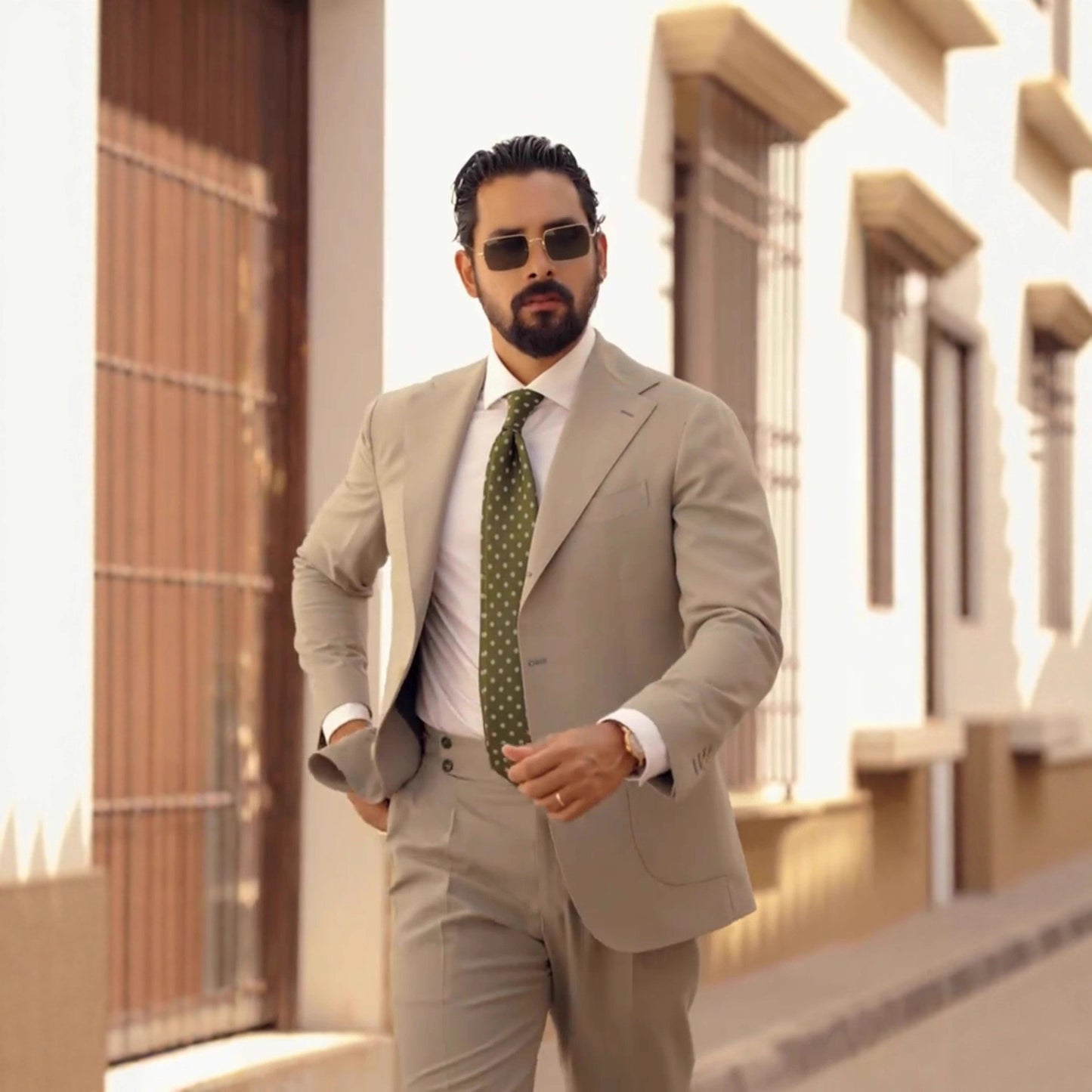 Costume élégant pour hommes au design moderne avec des détails stylés Chic und Stil