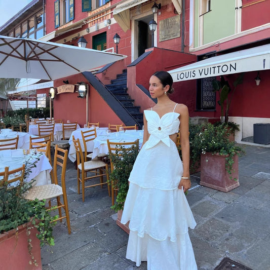 Robe maxi femme avec un design froncé raffiné et un détail de nœud ludique Chic und Stil