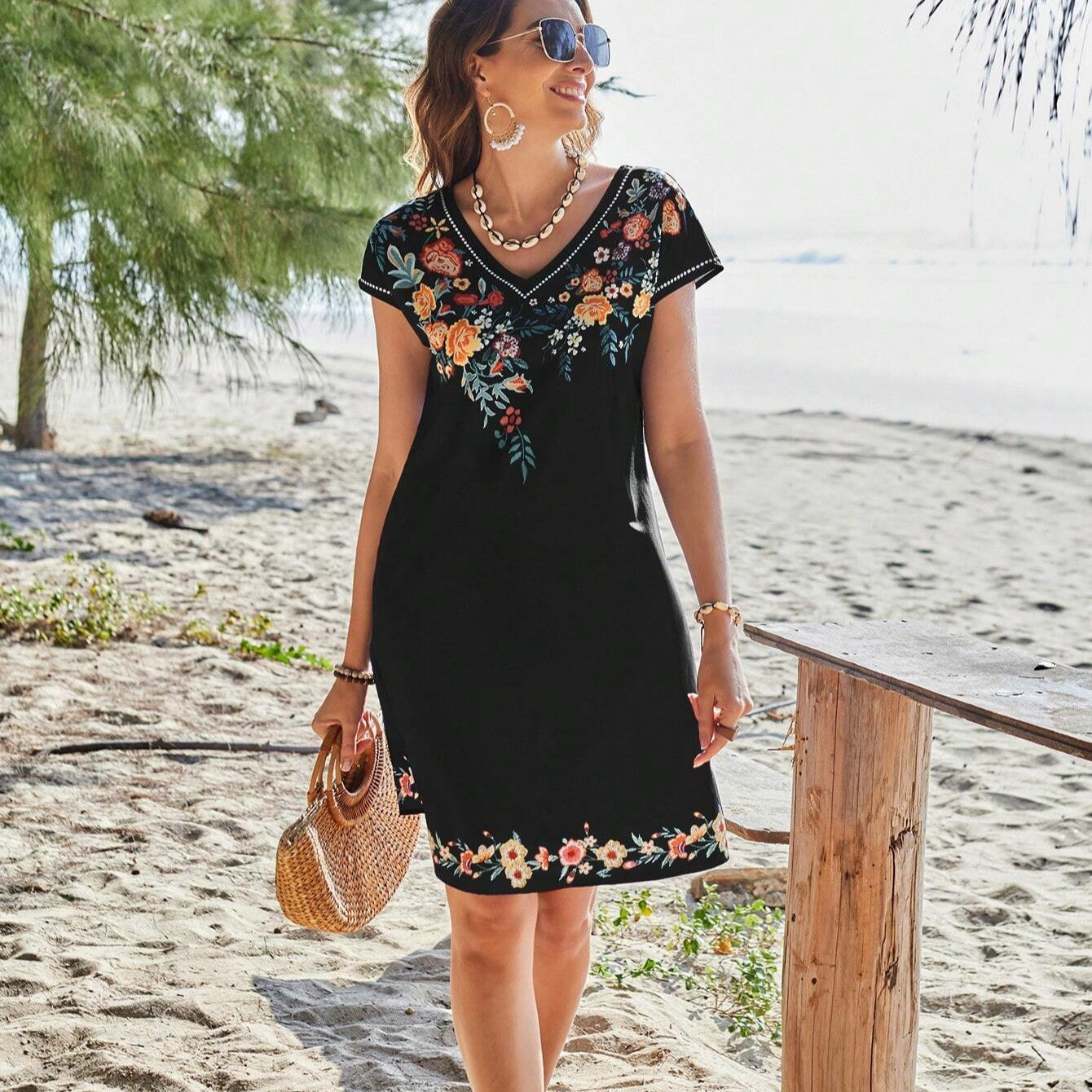 Robe de plage brodée florale Chic und Stil