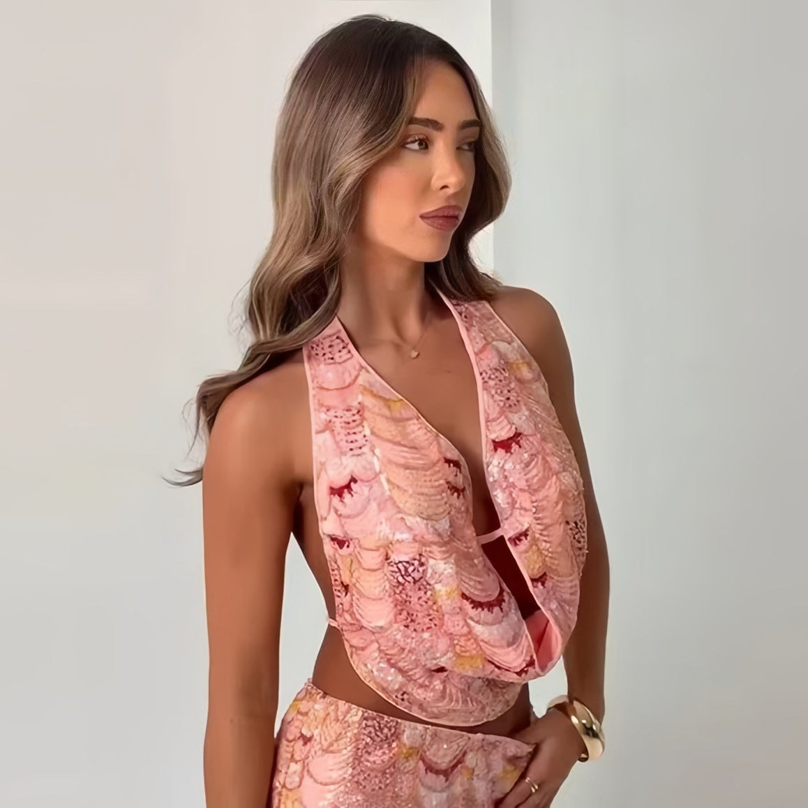 Ensemble de plage glamour pour femmes en tissu scintillant avec haut raffiné et shorts Chic und Stil