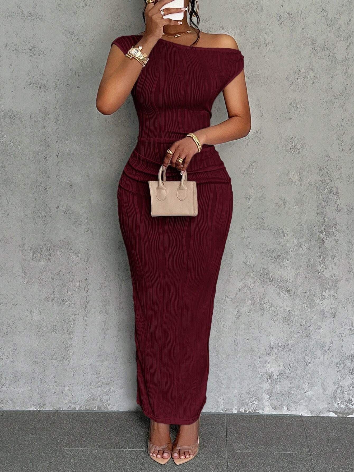Dames Robe maxi élégante et cintrée avec un design à une épaule Chic und Stil