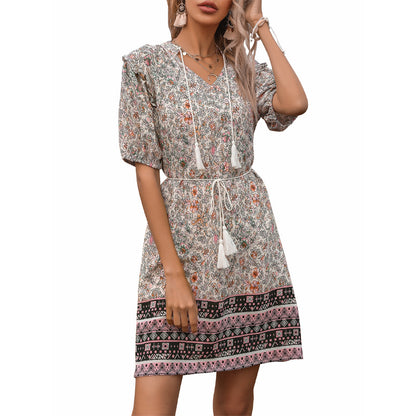 Robe courte à manches courtes Femme Style bohémien avec détails à franges Chic und Stil