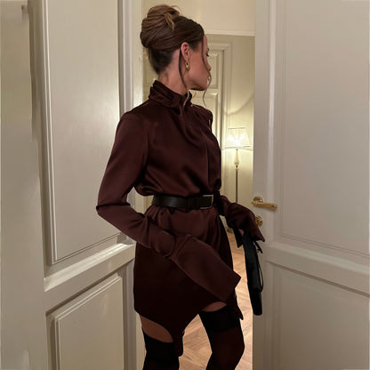 Robe mini en satin élégante pour femmes avec col montant et détails froncés Chic und Stil