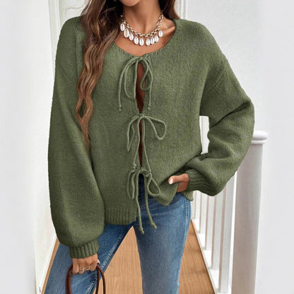 Pull en maille pour femmes avec un design de laçage décoratif et des manches ballon décontractées Chic und Stil