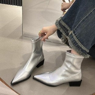 Bottes élégantes pour dames avec bout pointu et talon carré Chic und Stil