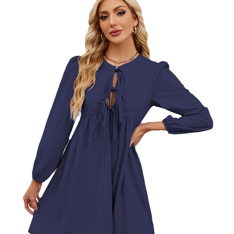Robe cintrée pour femmes avec ouverture à nœud et manches ballon Chic und Stil