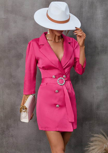 Robe blazer pour femmes avec une taille chic et des détails de bouton élégants Chic und Stil