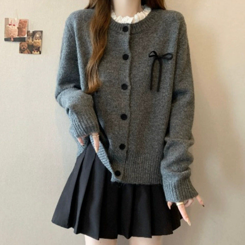 Dames confortable cardigan avec des boutons décoratifs et des accents de nœuds Chic und Stil