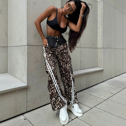 Casual women's pants with leopard print and side stripes Chic and Style