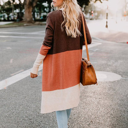Dames Cardigan en tricot durable et à la mode avec une coupe ouverte et des parties de couleur contrastées Chic und Stil