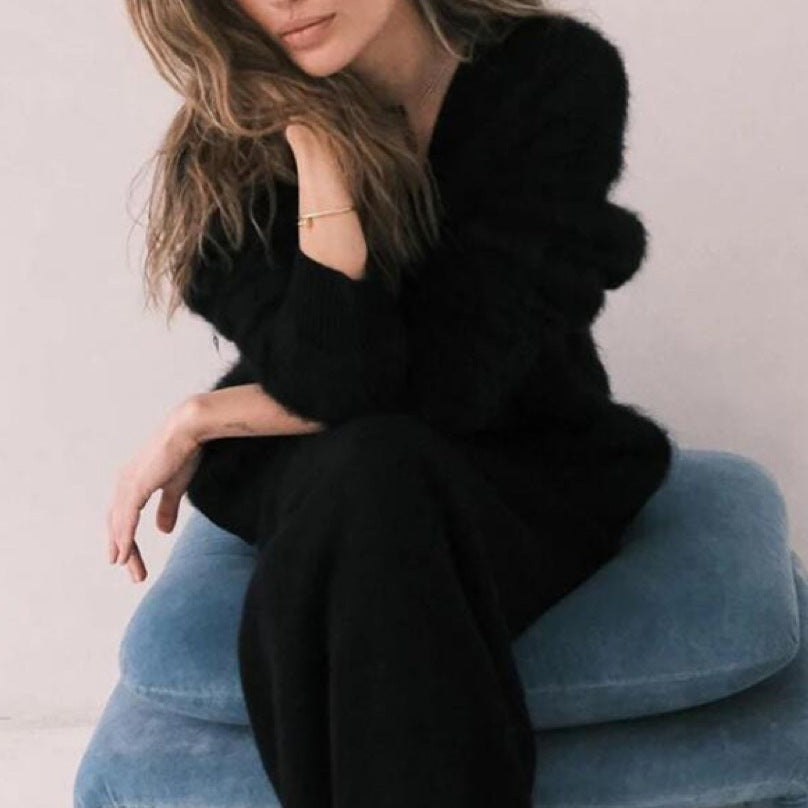 Dames cardigan pelucheux avec deep V-neck et grands détails de boutons Chic und Stil