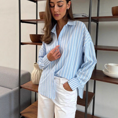 Chemise en coton décontractée pour femmes avec design rayé et coupe ample Chic und Stil
