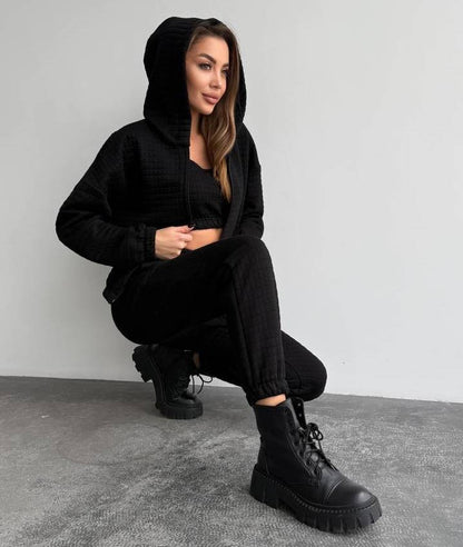 Trendy leisure set for women with padded top and elastic pants Chic and Style