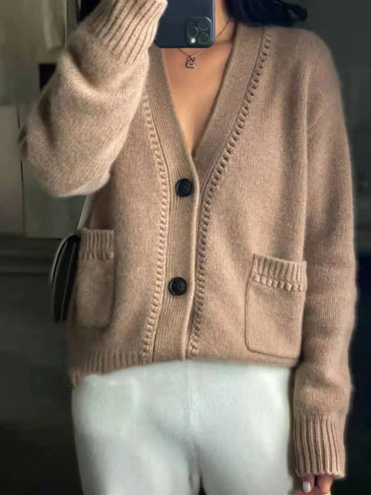 Dames cardigan avec décolleté en V profond et poches Chic und Stil