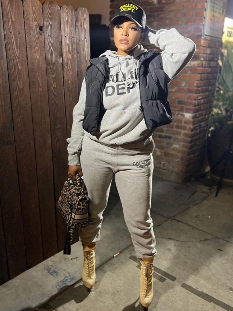 Women's combined sports set with hoodie and jogger pants Chic and Style