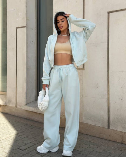 Women's sports leisure set with a trendy cropped hoodie and chic wide-leg pants.