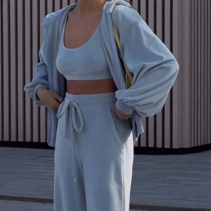 Two-piece women's sports outfit with a long hoodie and comfortable jogging pants Chic und Stil