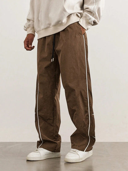 Pantalons de loisirs pour hommes avec bandes de contraste latérales Chic und Stil