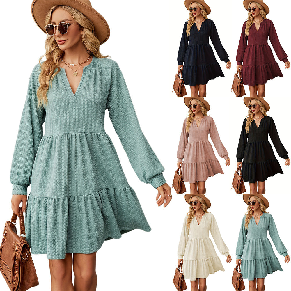 Robe décontractée pour femmes avec décolleté en V, manches volumineuses et ourlet à volants Chic und Stil