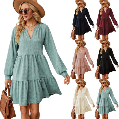 Robe décontractée pour femmes avec décolleté en V, manches volumineuses et ourlet à volants Chic und Stil