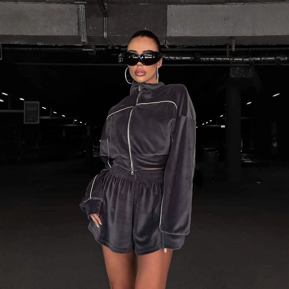 Ensemble de lounge décontracté pour femmes avec haut ample et shorts Chic und Stil