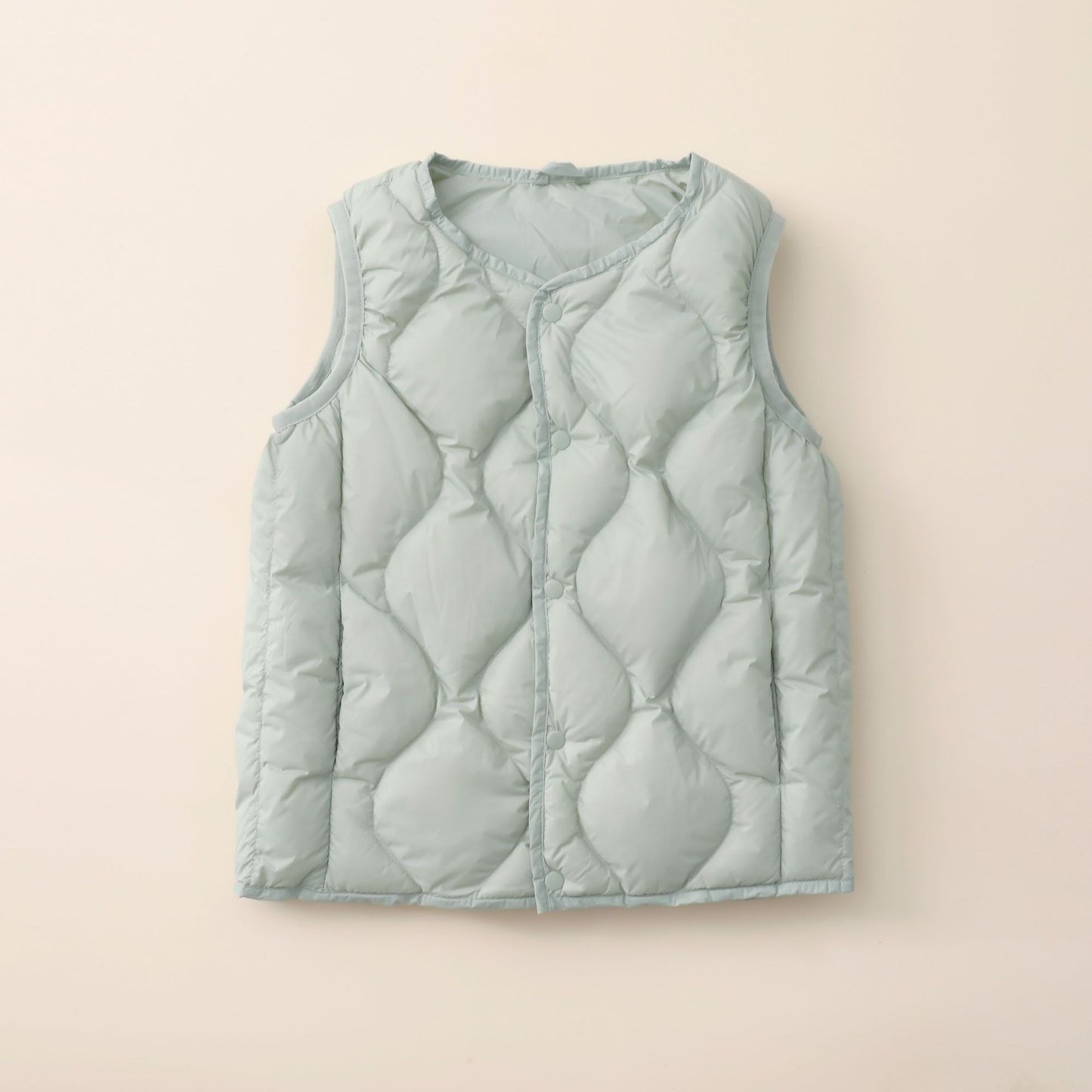Sleeveless women's jacket with a stylish quilted pattern and functional snap buttons Chic and Style