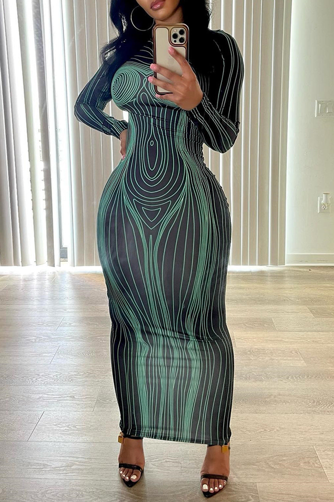 Robe maxi à manches longues pour femmes avec structure de lignes sculptante Chic und Stil