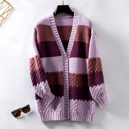 Veste pour femmes en tricot avec un design de blocs tendance et une texture aérienne Chic und Stil