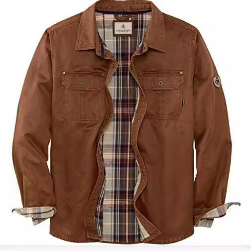 Functional flannel shirt for men with a practical pocket layout and an attractive checkered design Chic and Style
