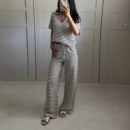 Plaid wide-leg pants for women with elastic waistband and side pockets Chic and Style