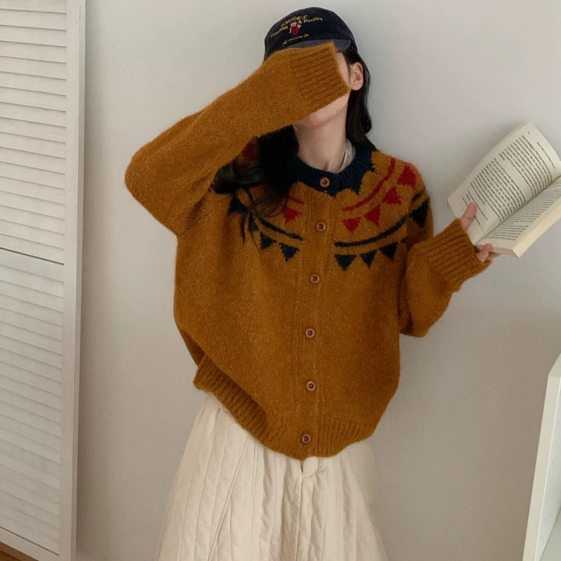 Cardigan en gros tricot pour femmes avec motif coloré élaboré et fermeture à boutons confortable Chic und Stil