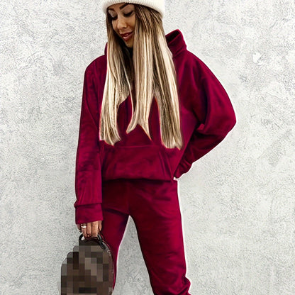 Women's sporty lounge set with hoodie and pants Chic und Stil