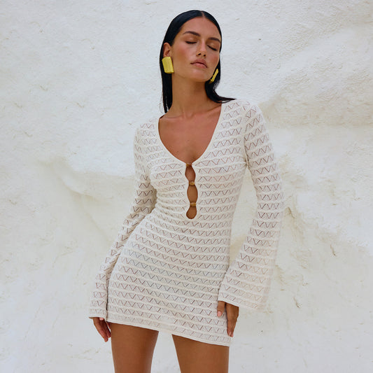 Robe mini ajustée pour femmes avec décolleté plongeant et manches évasées Chic und Stil