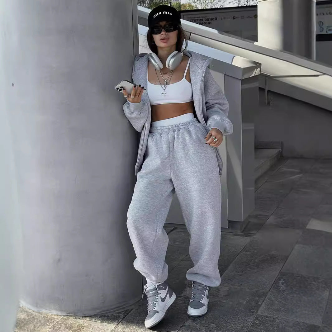 Ladies casual and comfortable hoodie with loose jogger pants Chic und Stil