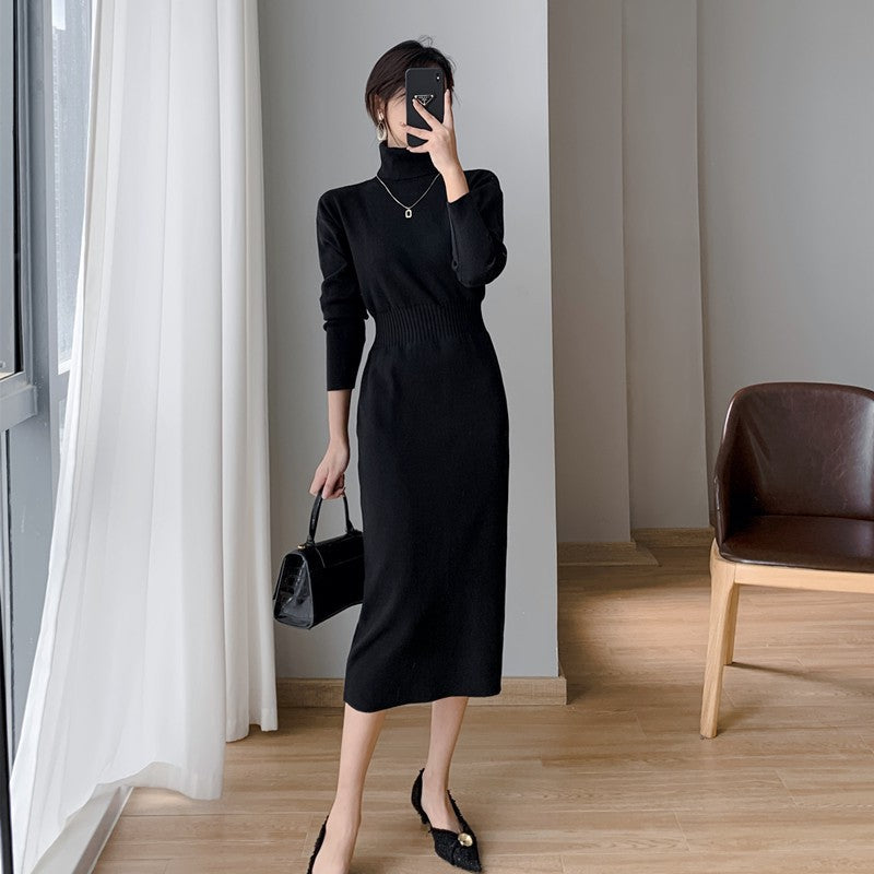 Robe tricot élégante pour femmes avec col haut et silhouette cintrée Chic und Stil