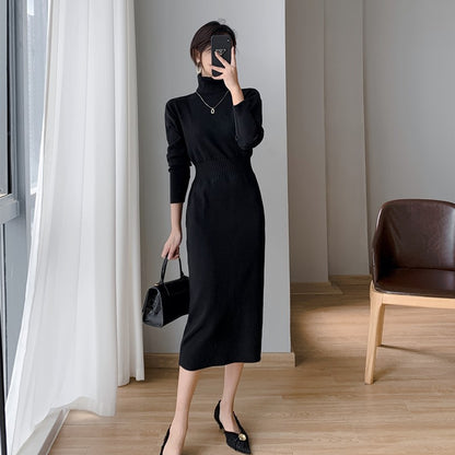 Robe tricot élégante pour femmes avec col haut et silhouette cintrée Chic und Stil