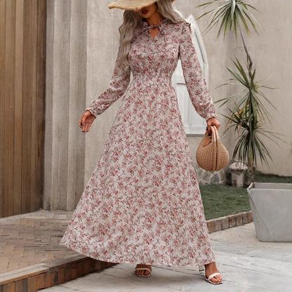 Robe maxi femme avec une coupe flatteuse et des détails floraux Chic und Stil