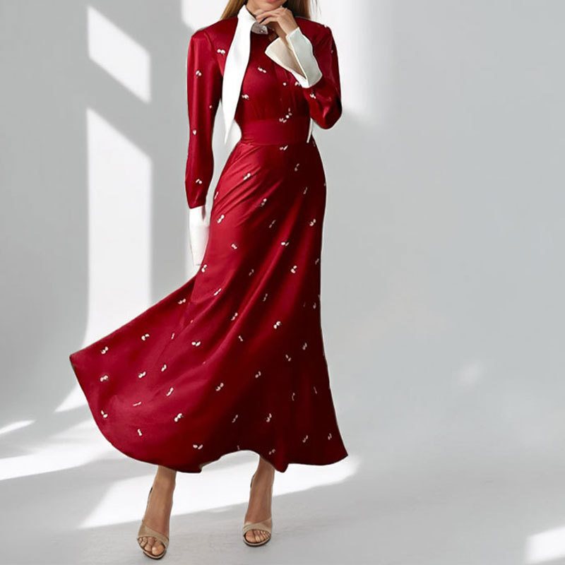 Robe maxi pour dames avec élégante veste superposée et délicates applications Chic und Stil