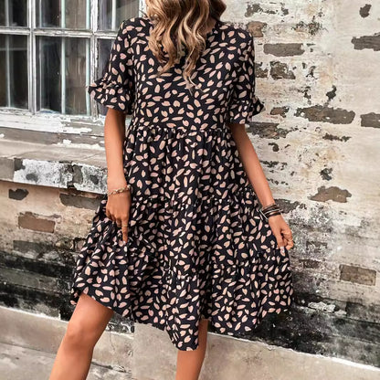 Robe d'été aérienne pour femmes avec coupe irrégulière et motif léopard tendance Chic und Stil